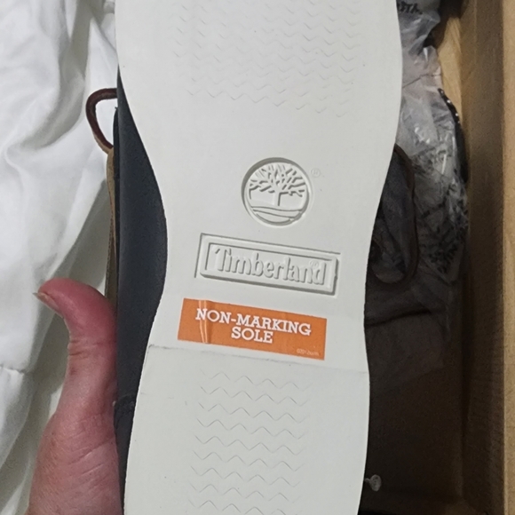 New blue and brown leather (non-marking) Timberland Topsiders - Picture 2 of 4
